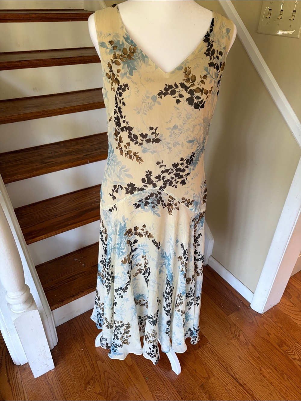 Jones New York 100% Silk Floral Midi Dress Size 4 V Neck Lined Romantic Y2K